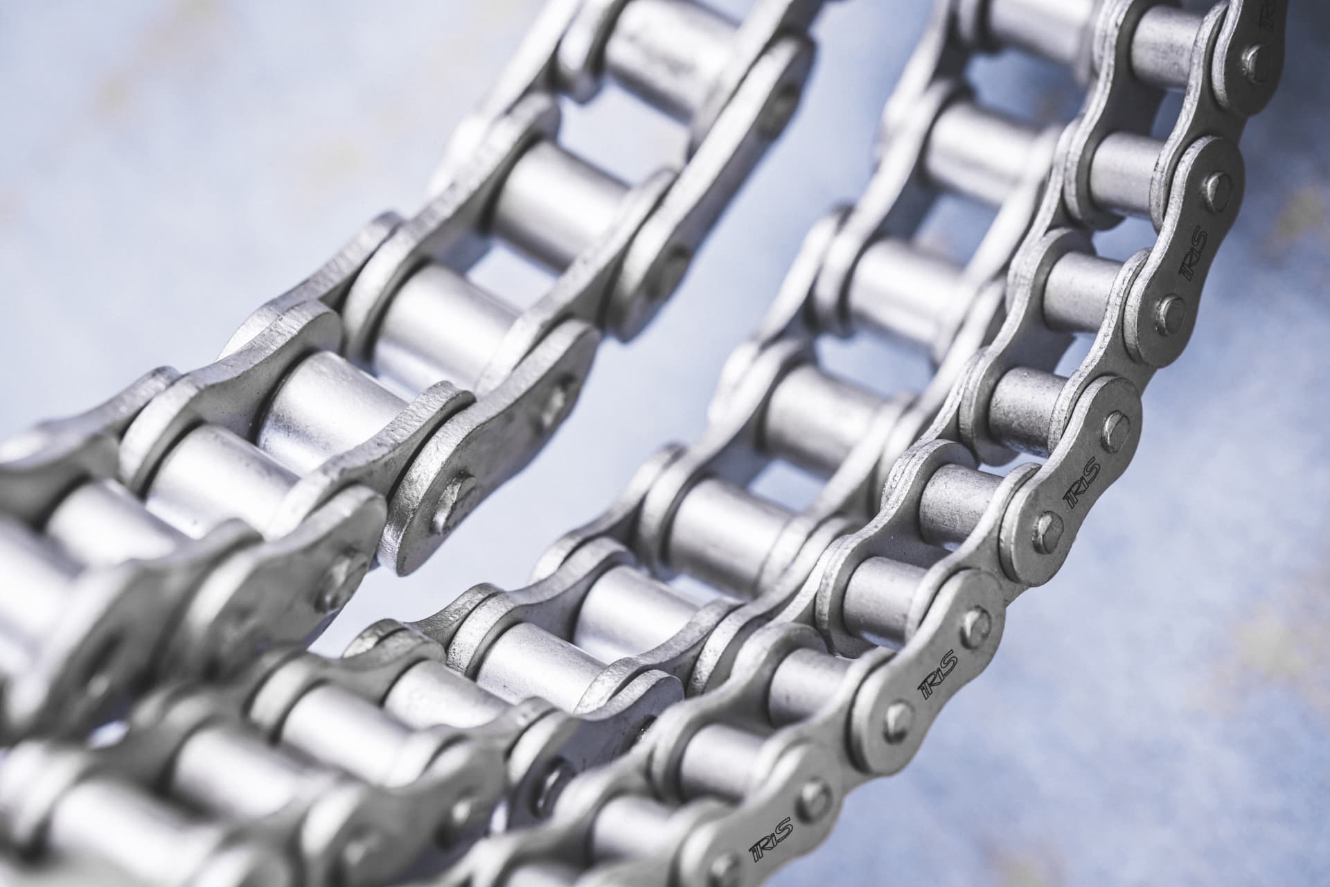 Iris Chains · مثال على منتج العلامة التجارية: سلاسل قليلة الصيانة وذاتية التشحيم